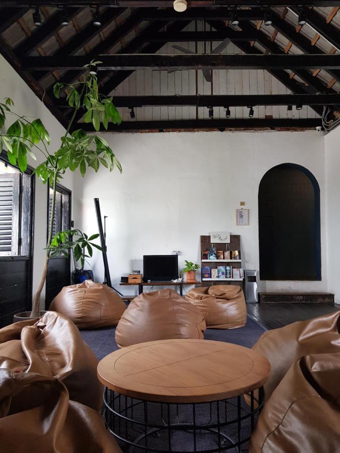 The Brownstone Hostel & Space Ипох Екстериор снимка