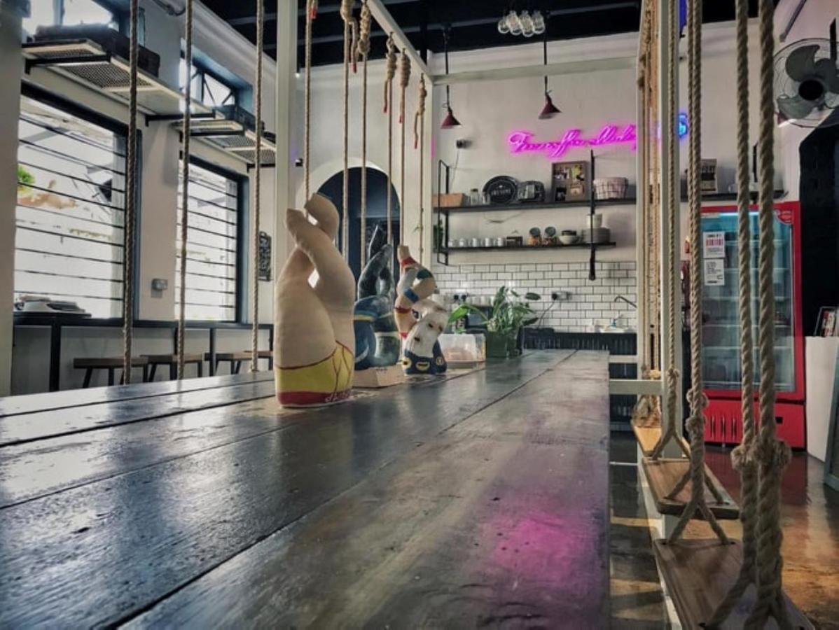 The Brownstone Hostel & Space Ипох Екстериор снимка